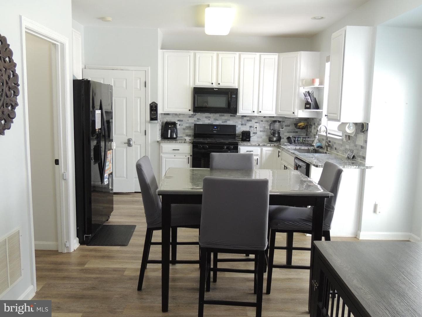 294 Montpelier Court photo 9