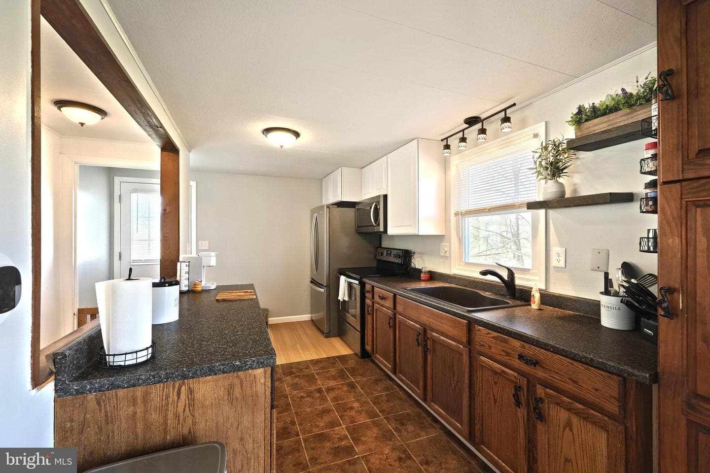 2462 Manchester Road photo 10