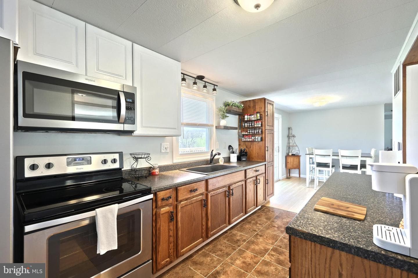 2462 Manchester Road photo 12