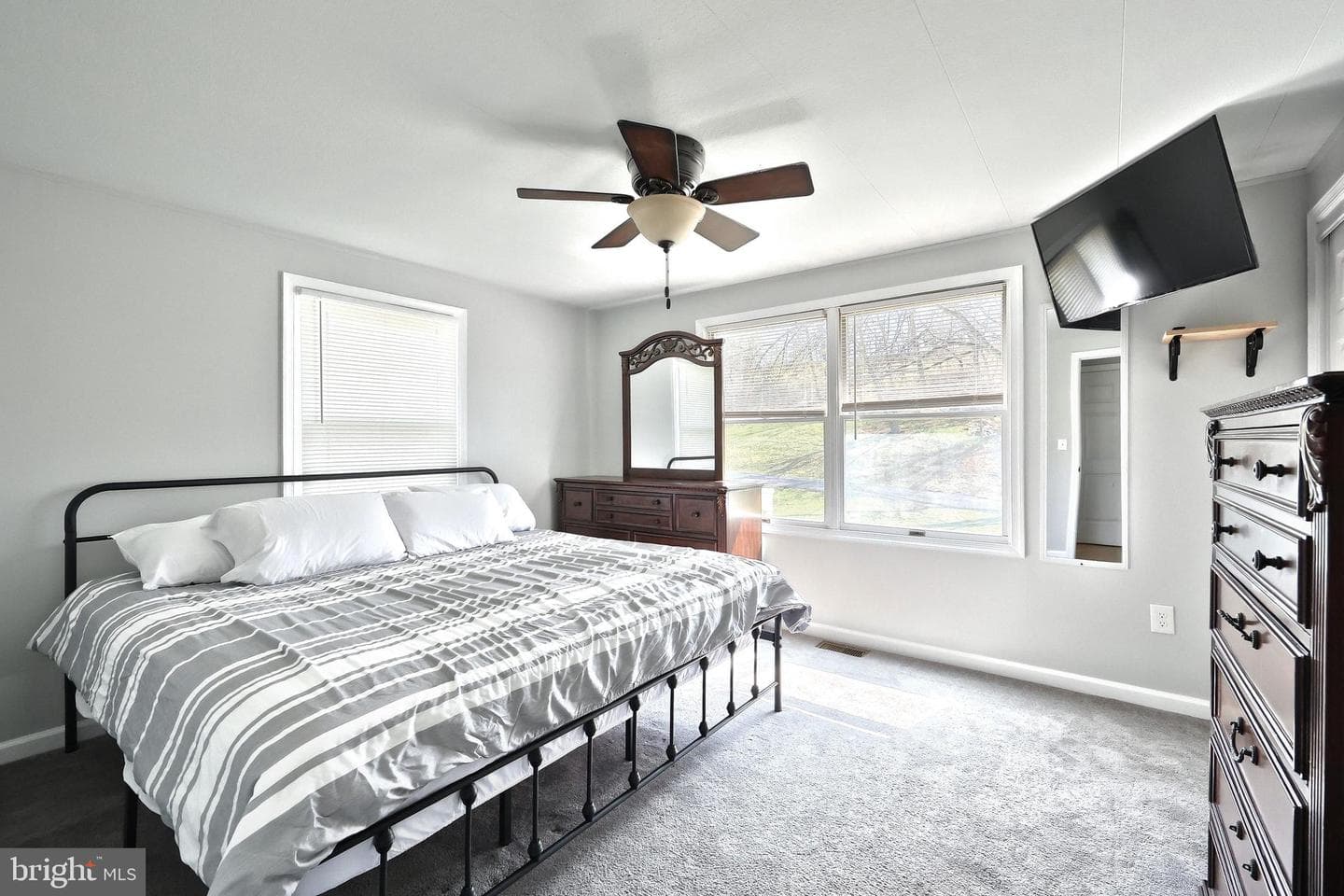 2462 Manchester Road photo 16