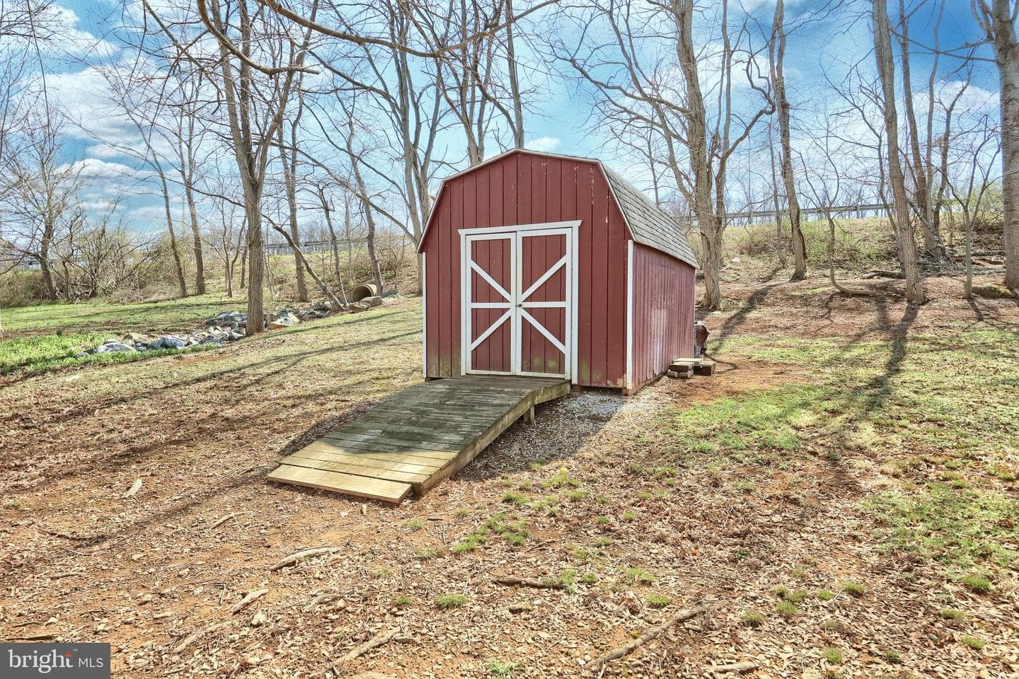 2462 Manchester Road photo 42