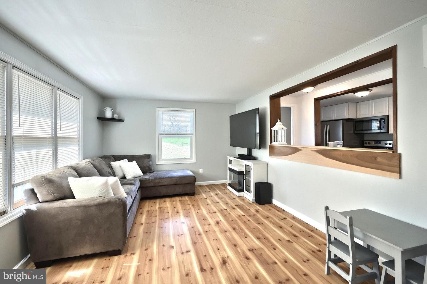2462 Manchester Road photo 8