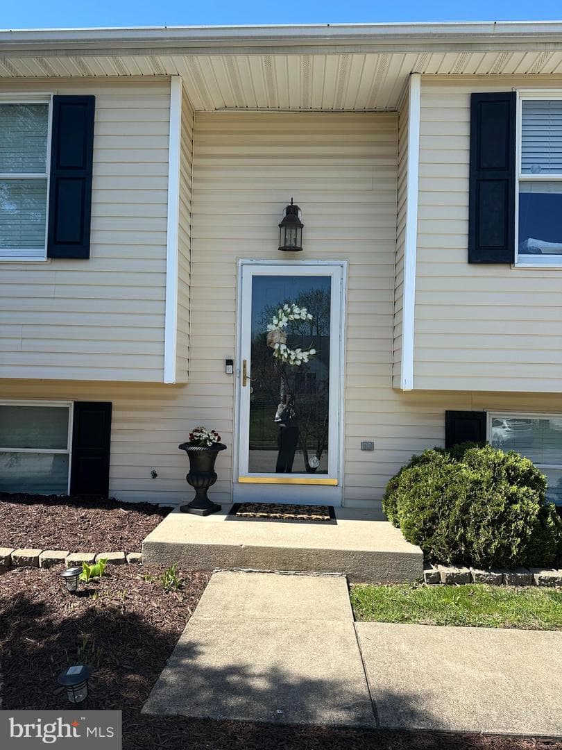 408 Stacy Lee Court photo 3