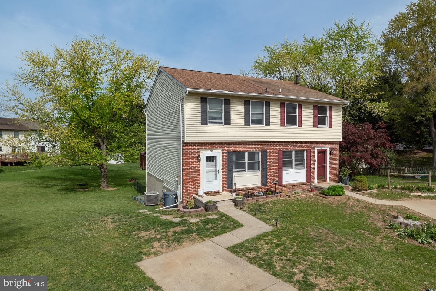 706 Riley Court photo 5