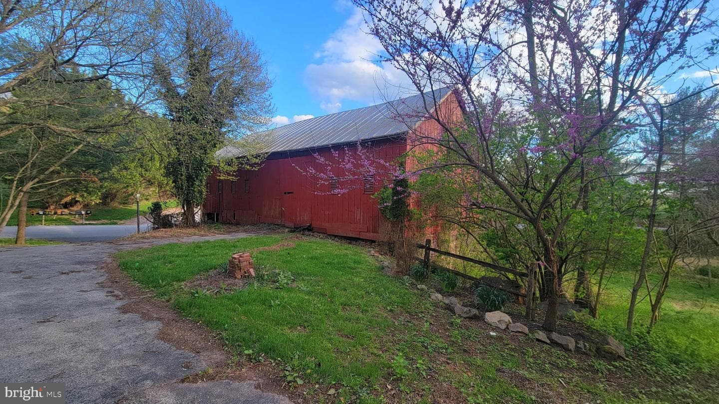 2860 E Mayberry Rd photo 29