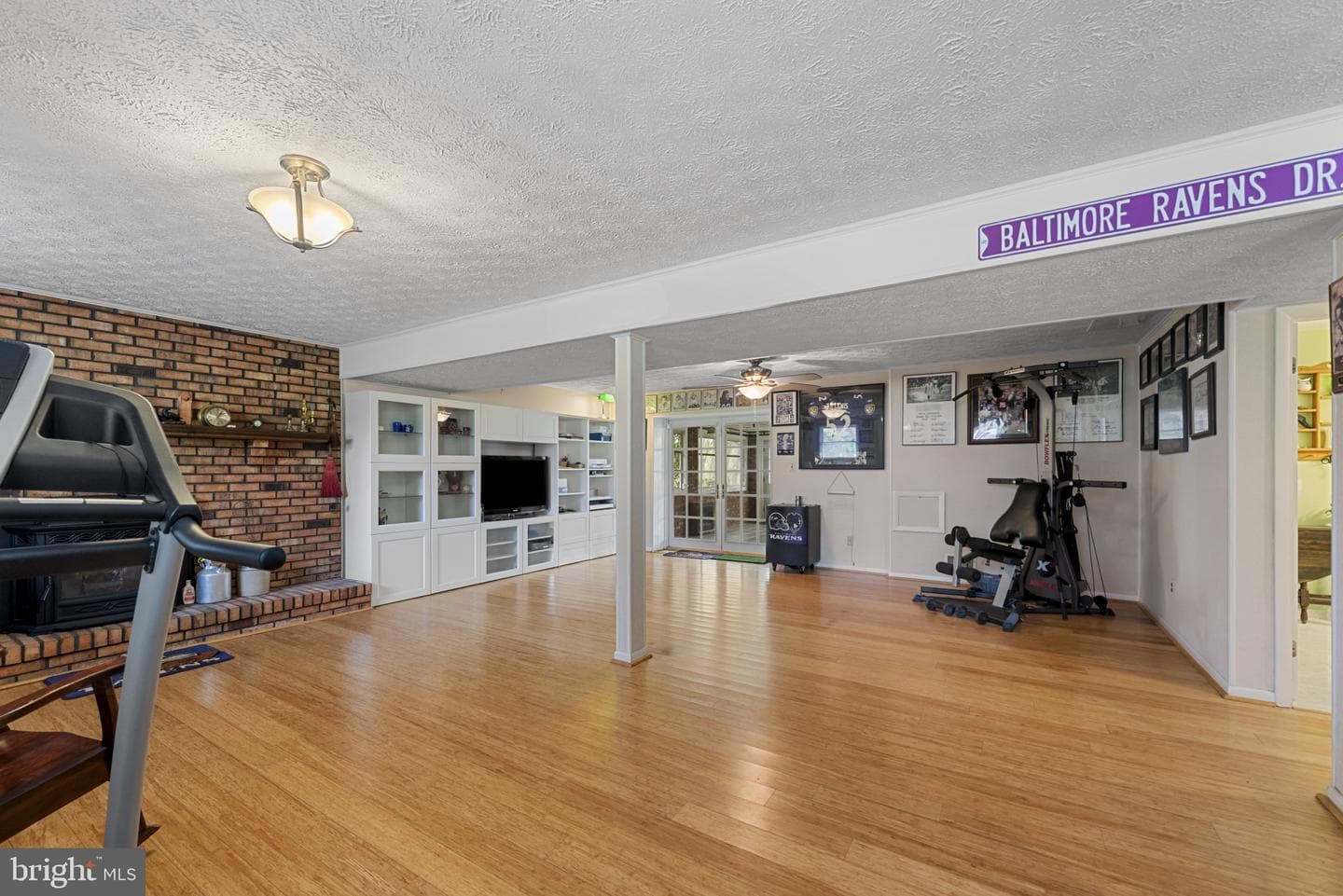 2411 Nickoles Drive photo 2