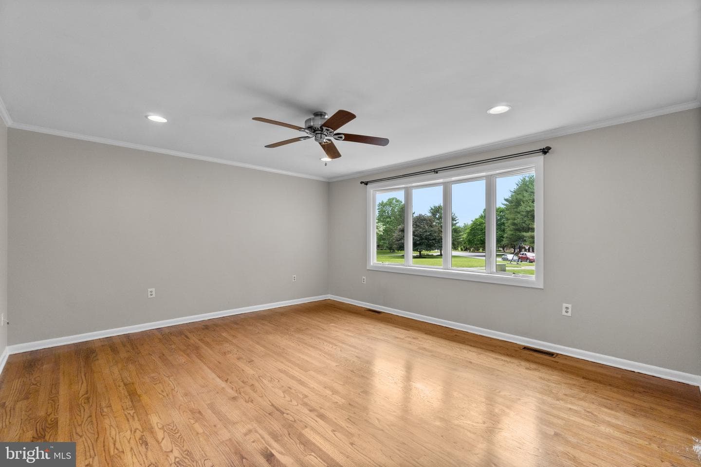 3403 Pine Circle N photo 3