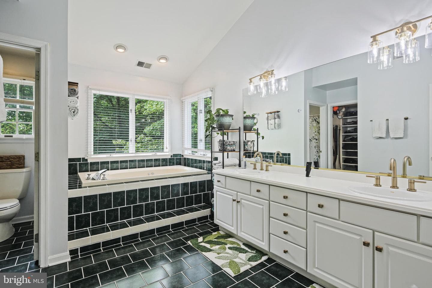 2404 Fairway Oaks Court photo 4