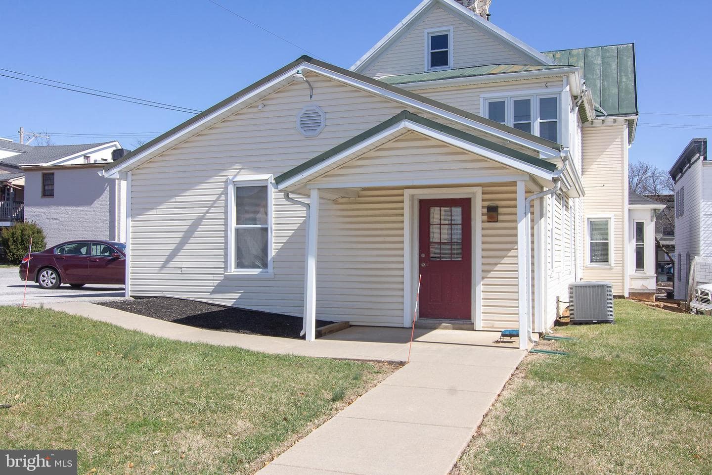 192 E Main Street photo 25