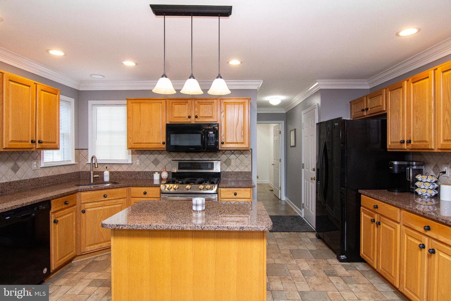897 Caren Drive photo 5