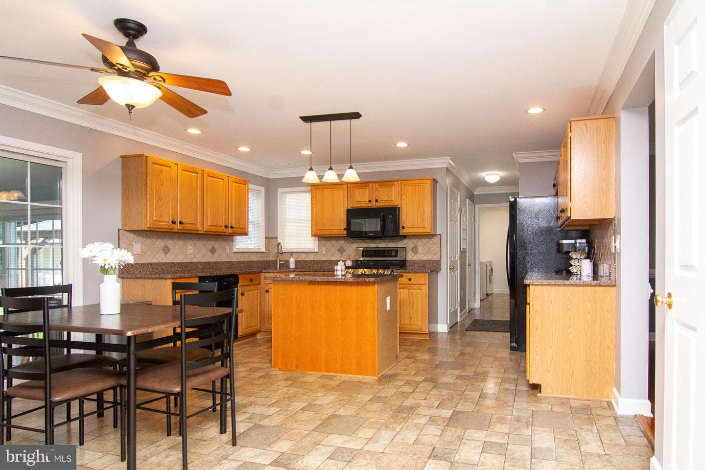 897 Caren Drive photo 6