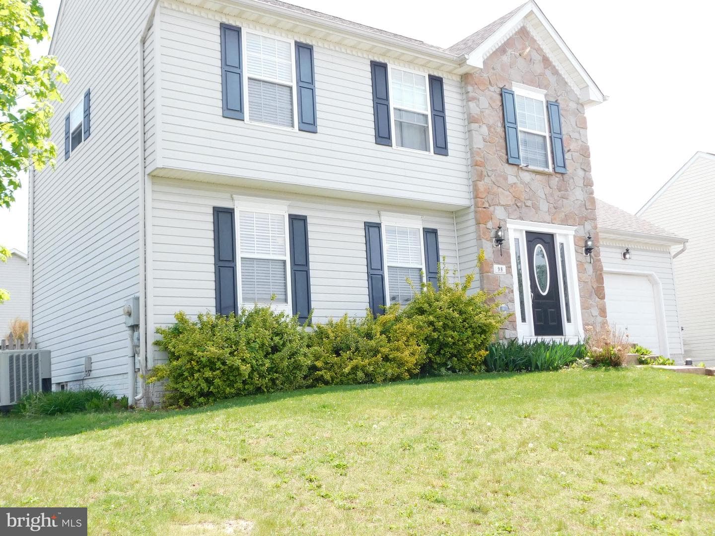 98 Crimson Avenue photo 2