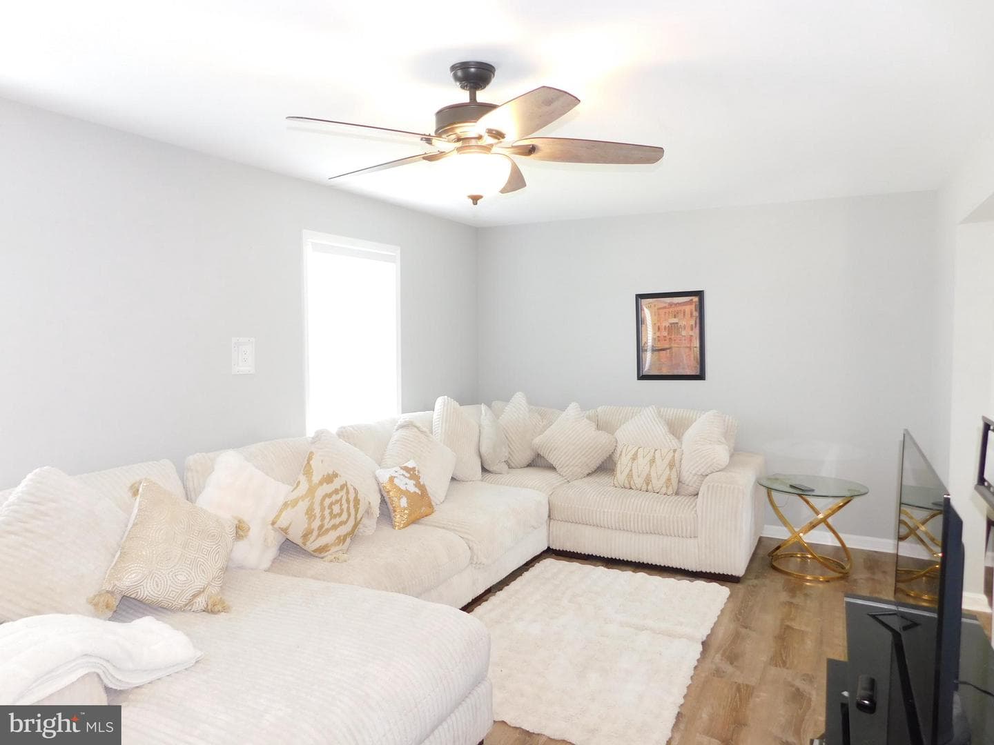 98 Crimson Avenue photo 4