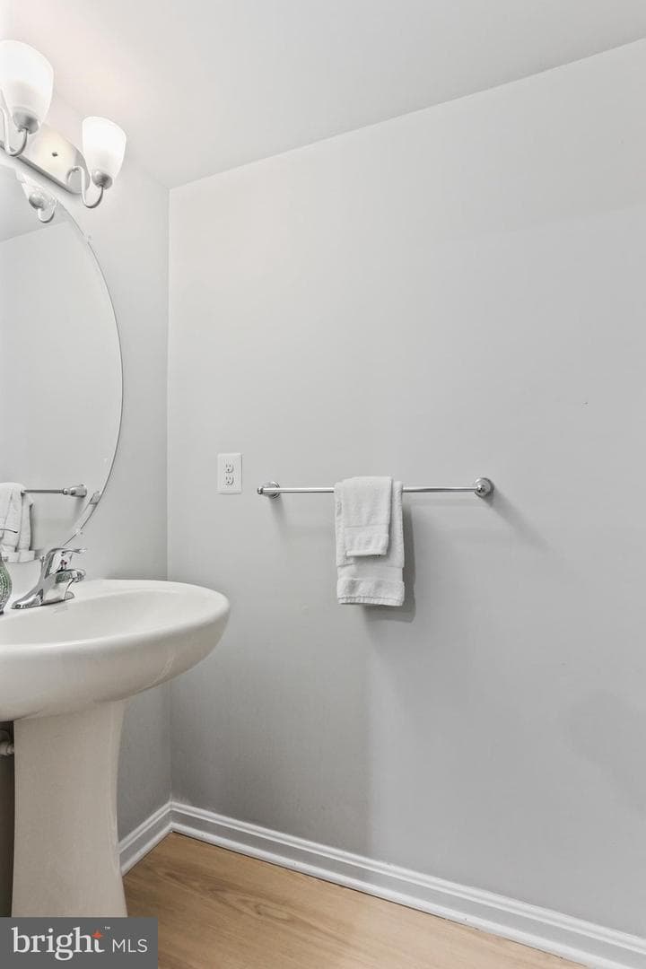 209 Sheridan Street photo 24