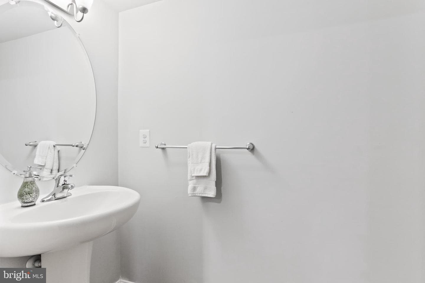 209 Sheridan Street photo 25