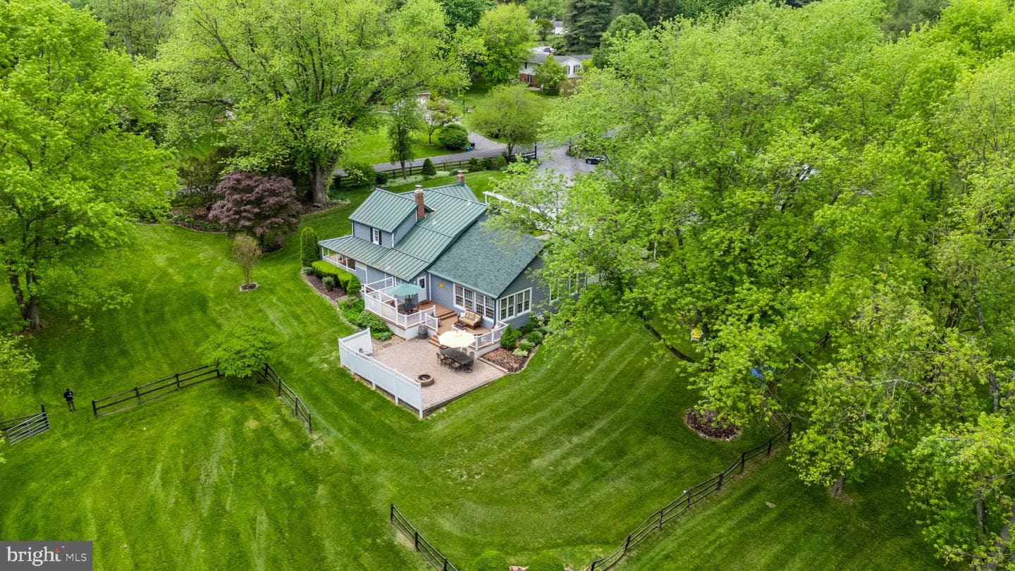 832 Muller Road photo 25