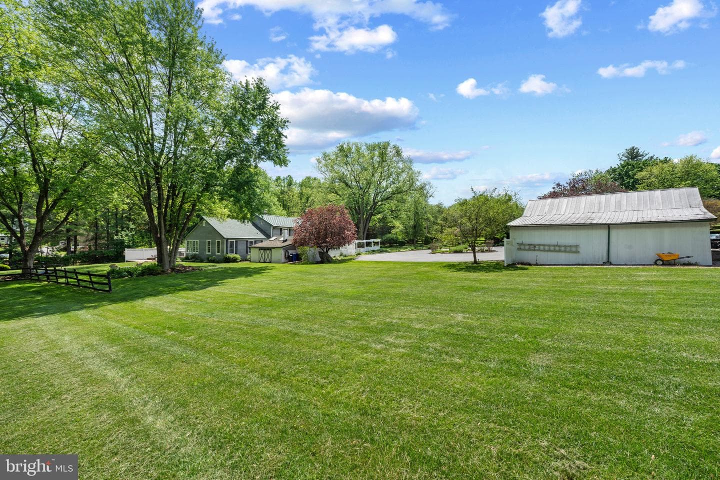 832 Muller Road photo 32