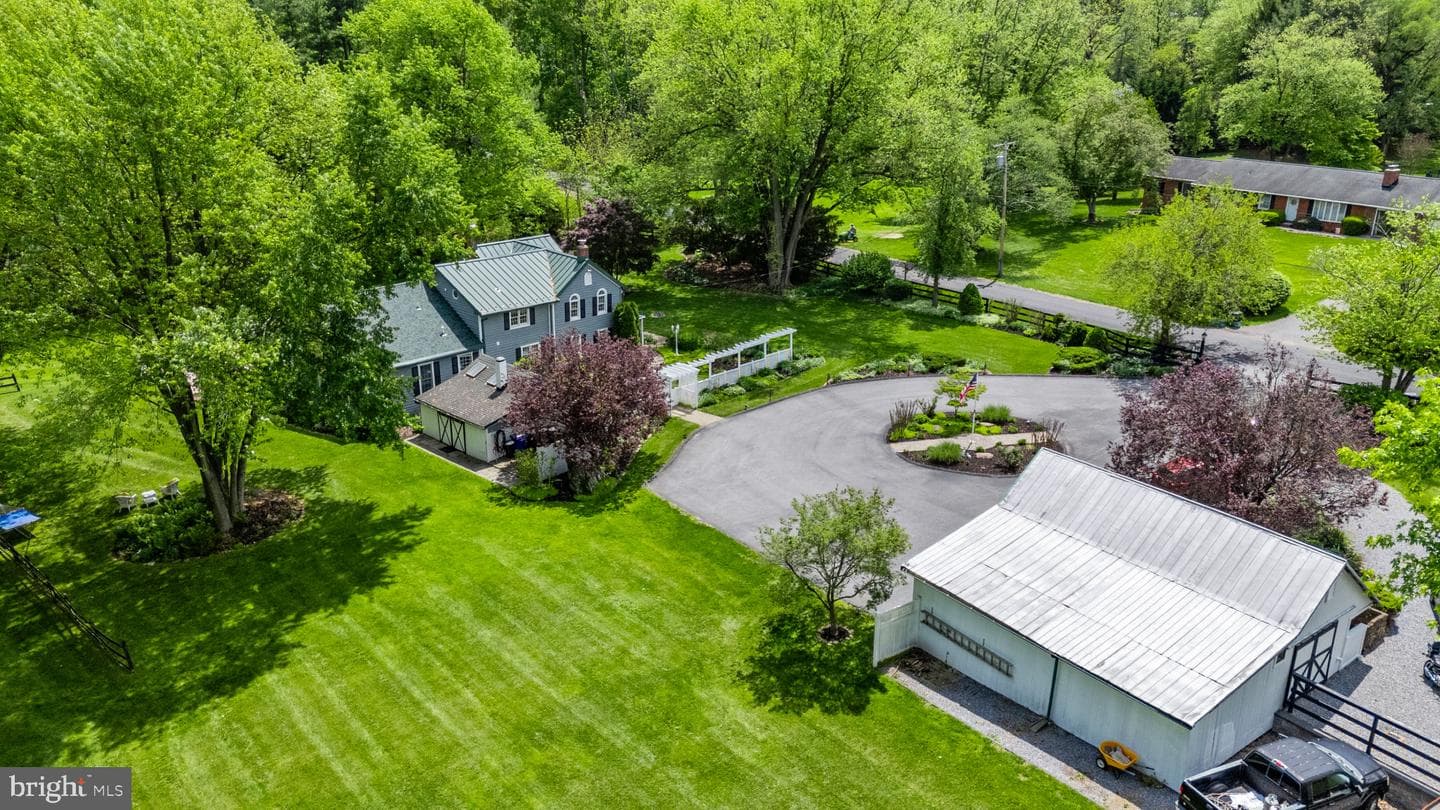 832 Muller Road photo 33