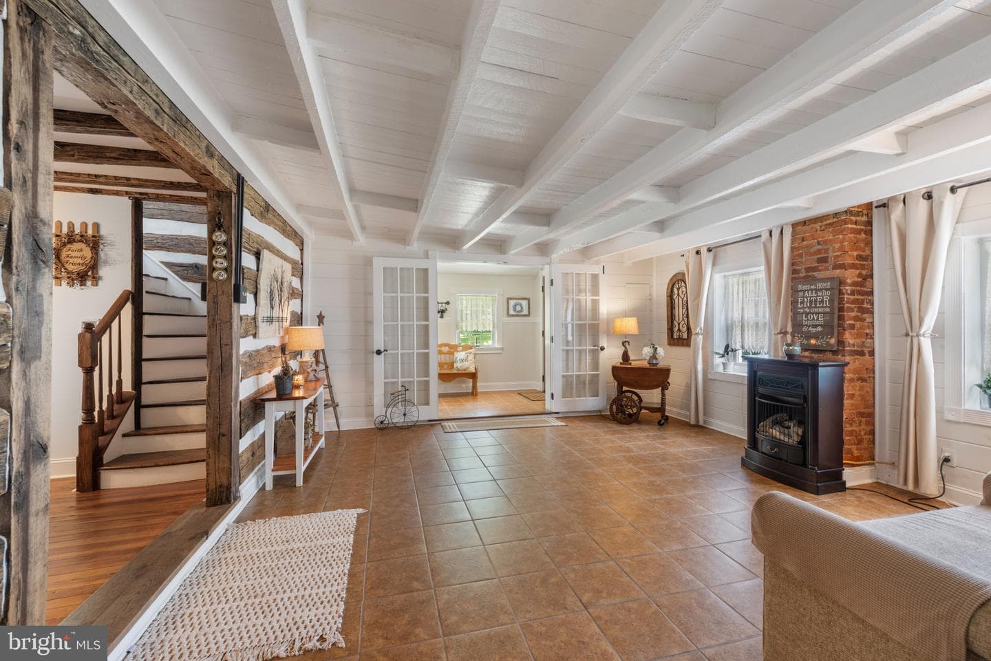 832 Muller Road photo 4
