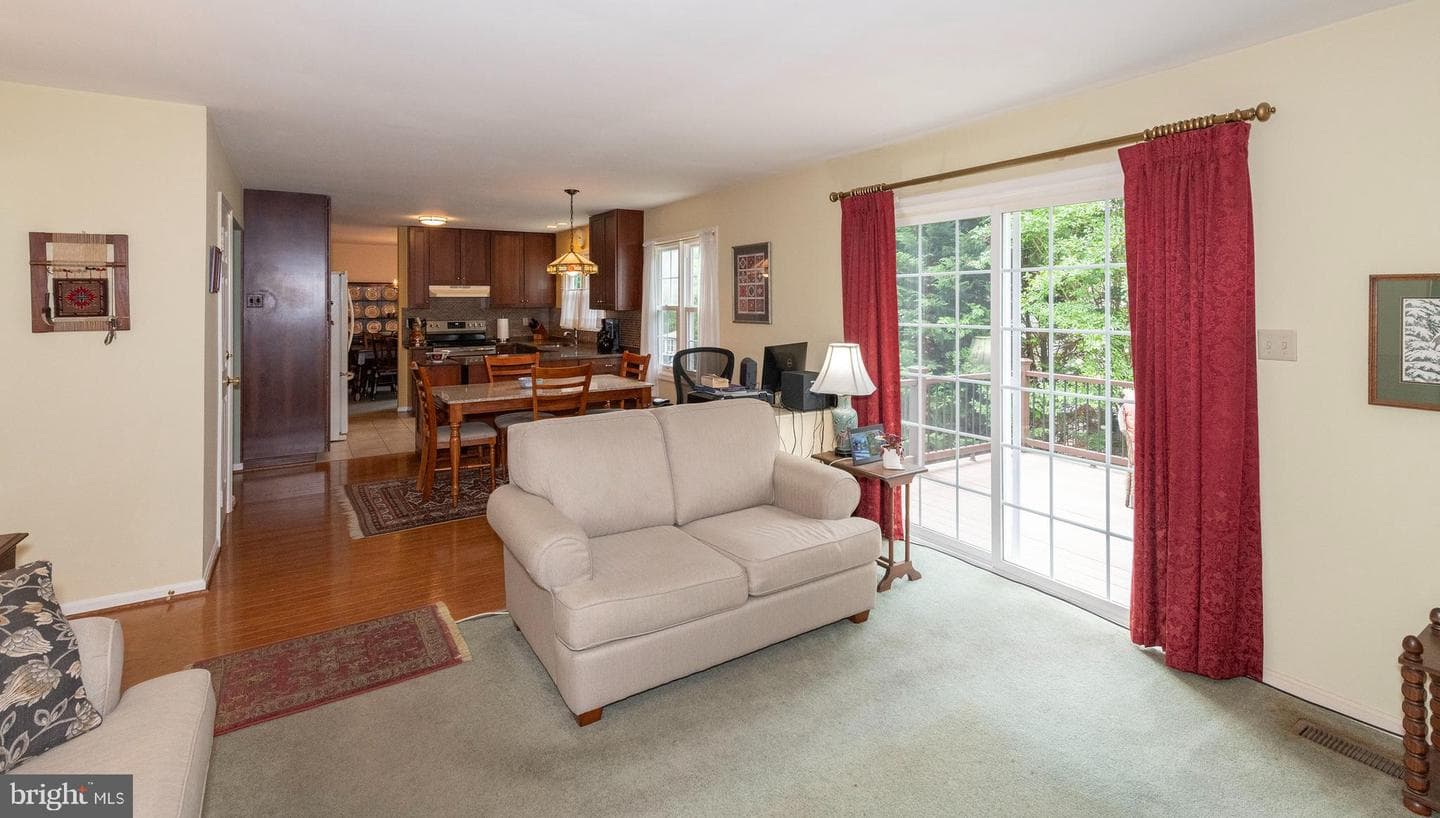 7140 Brangles Road photo 18