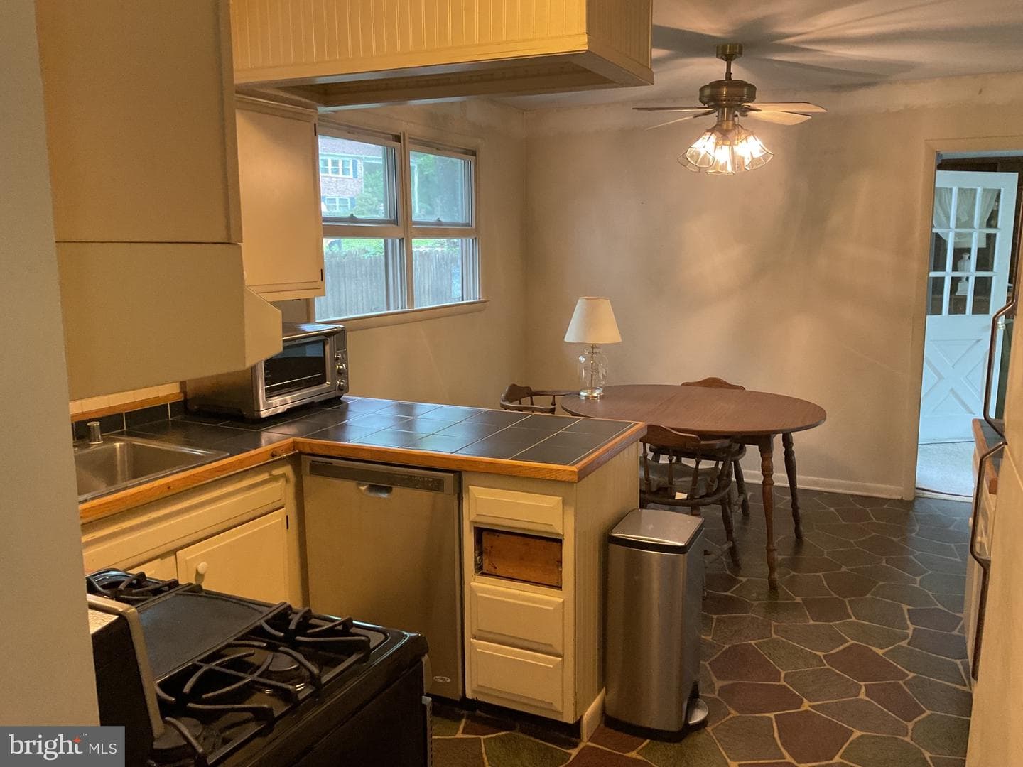 2425 Clydesdale Road photo 15