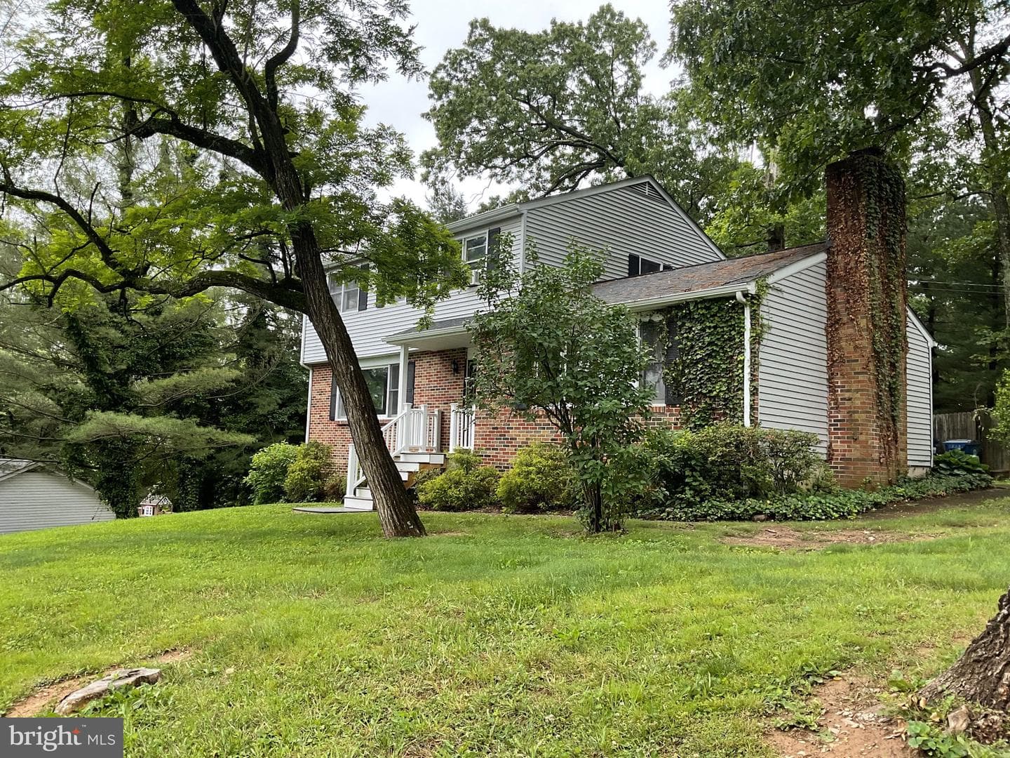 2425 Clydesdale Road photo 2