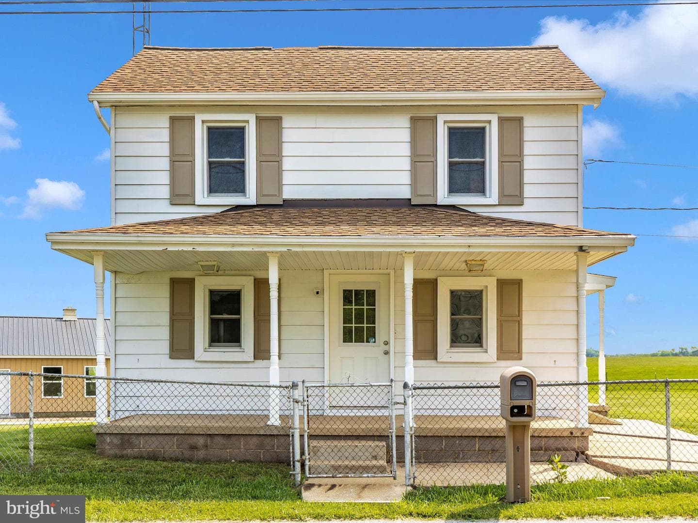4215 Harney Road photo 2