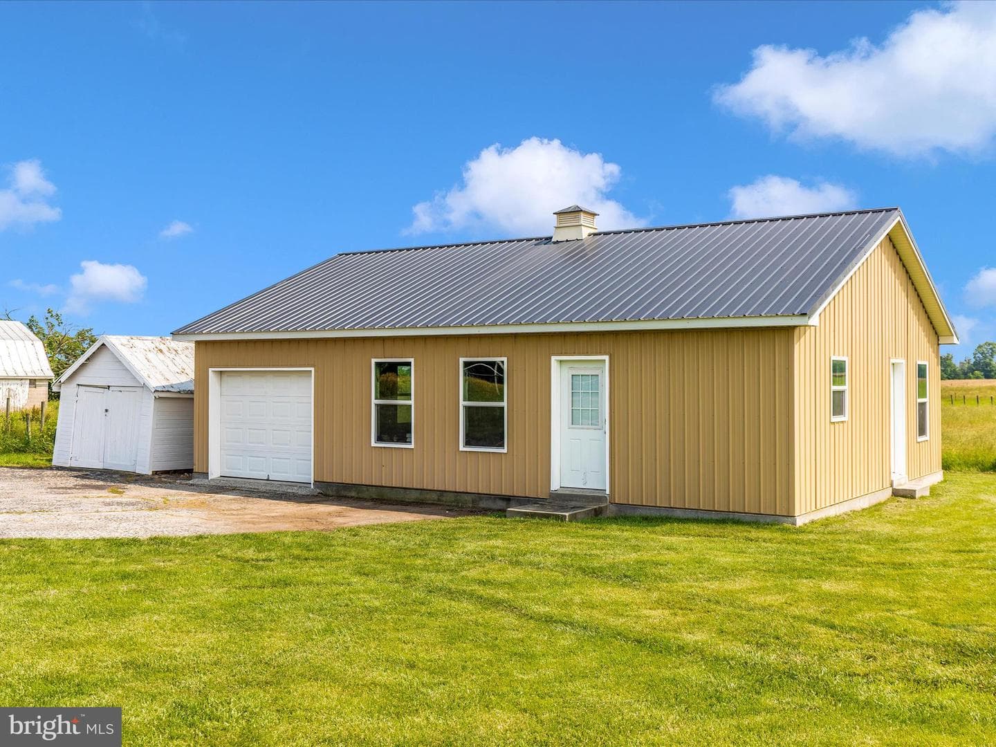 4215 Harney Road photo 3