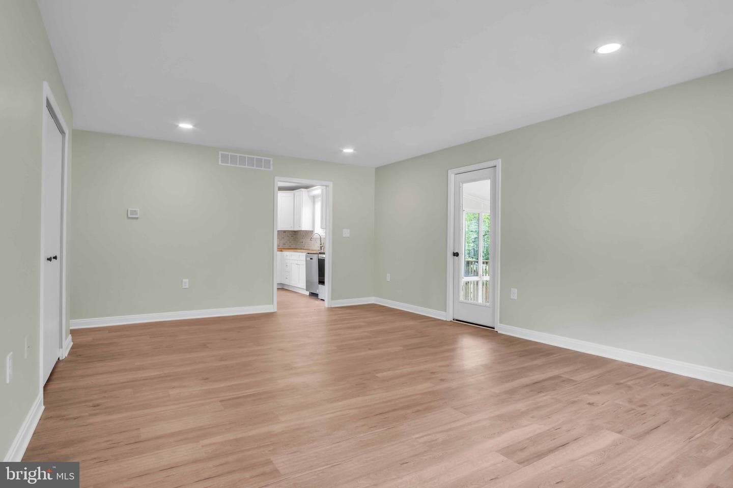 318 Mayfield Court photo 16