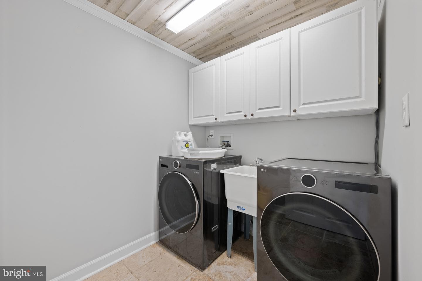 108 Taft Terrace photo 32