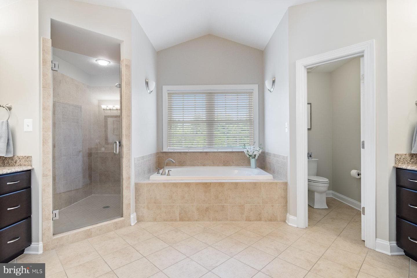 3270 Greenway Drive photo 16