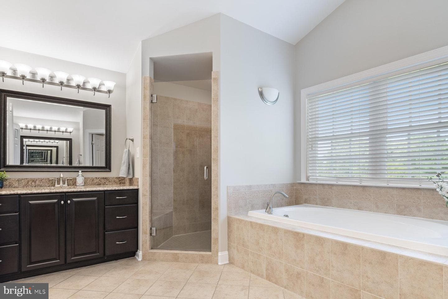 3270 Greenway Drive photo 17