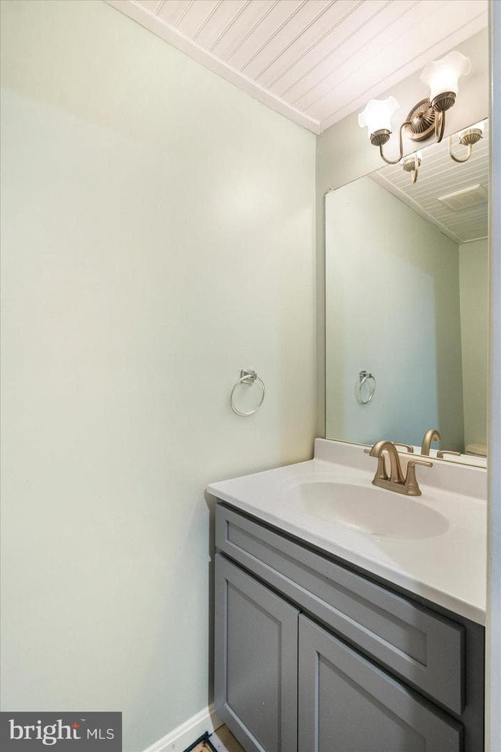 1697 King Richard Road photo 21