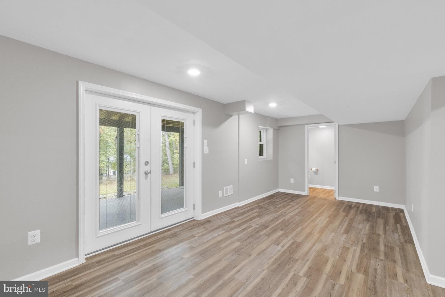 712 Lee Avenue photo 22