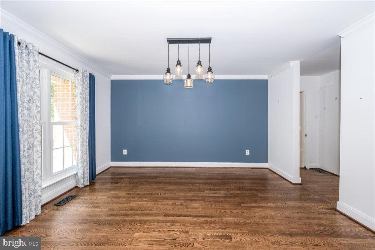 6301 White Cedar Court photo 10