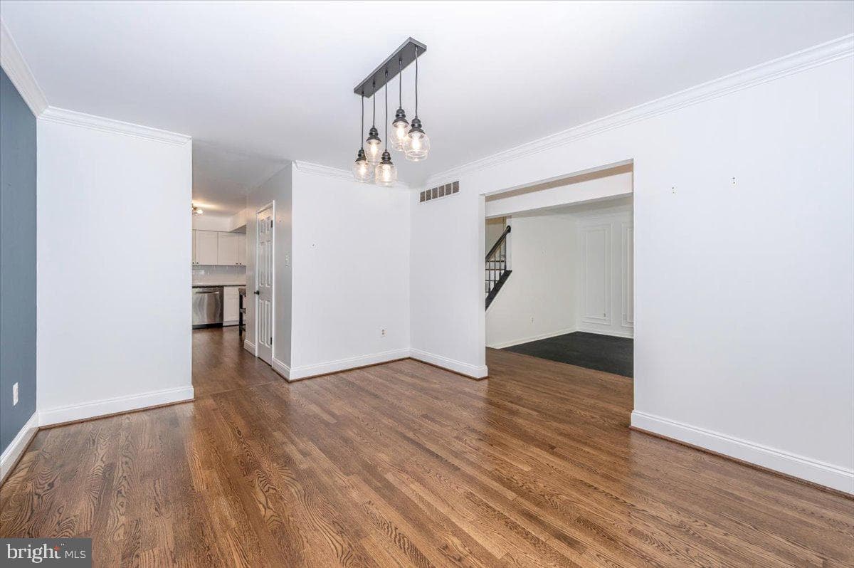 6301 White Cedar Court photo 11