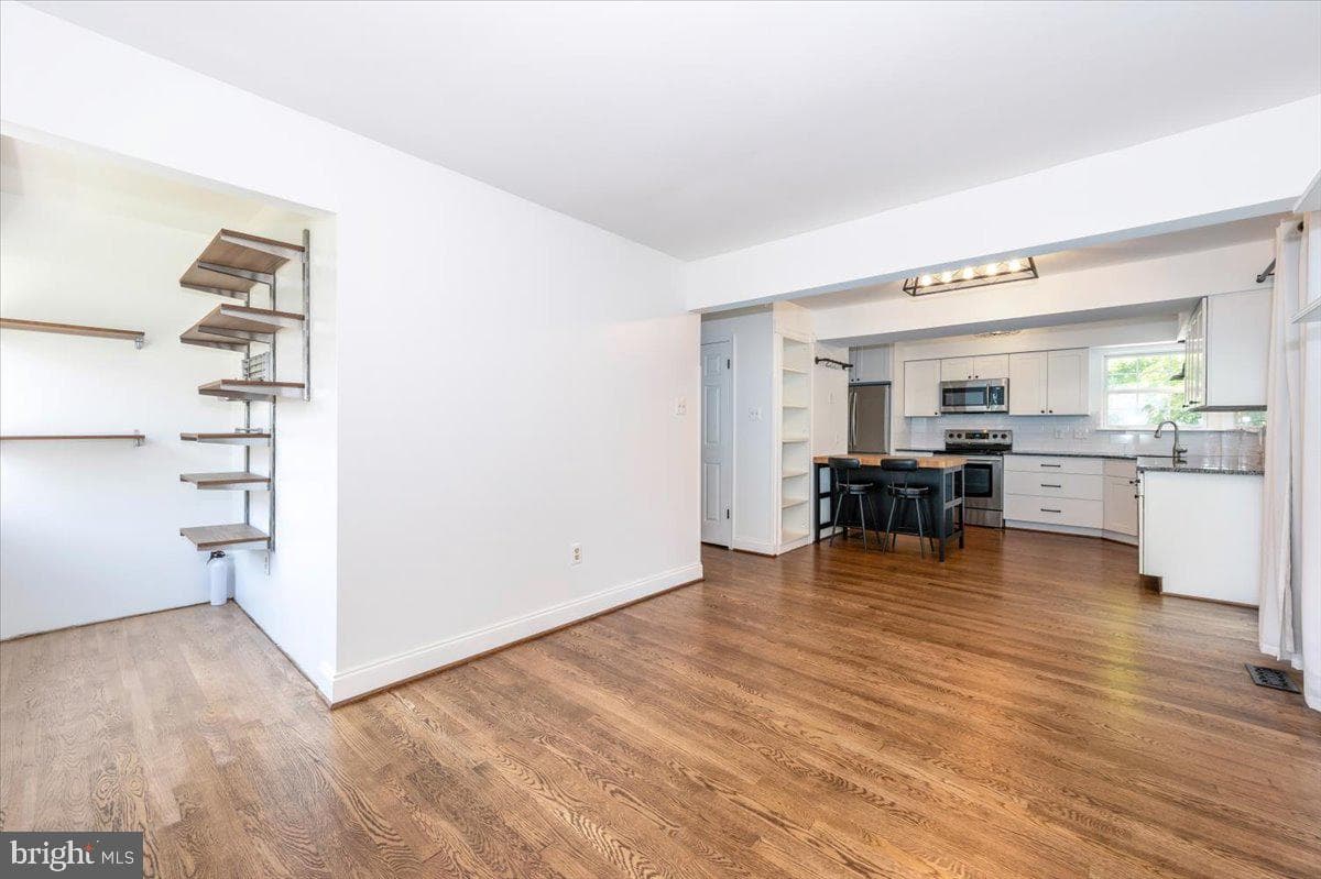 6301 White Cedar Court photo 12