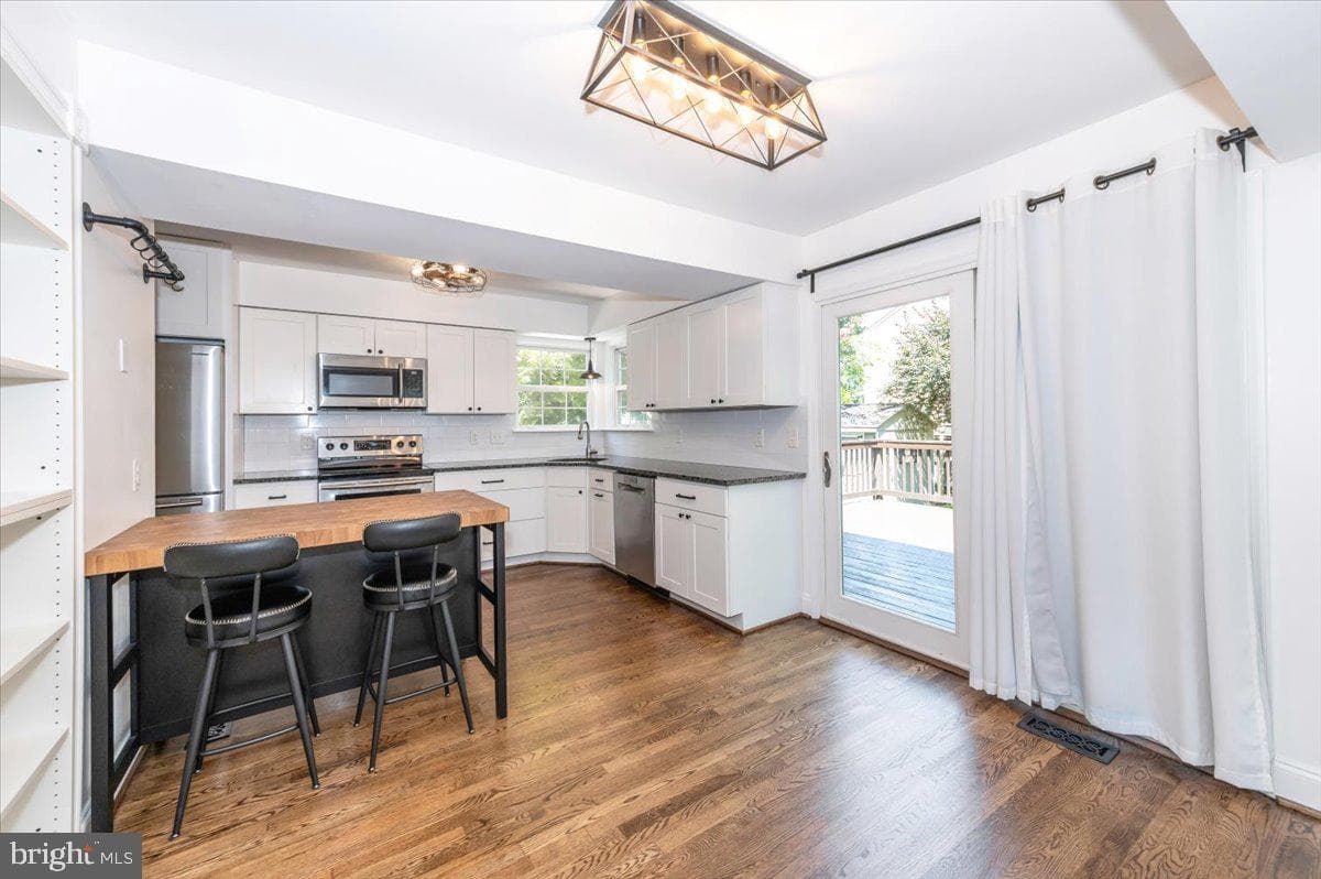 6301 White Cedar Court photo 15