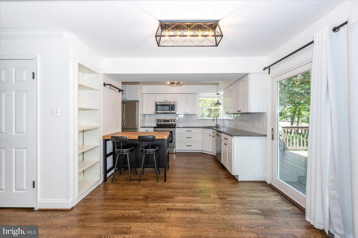 6301 White Cedar Court photo 16