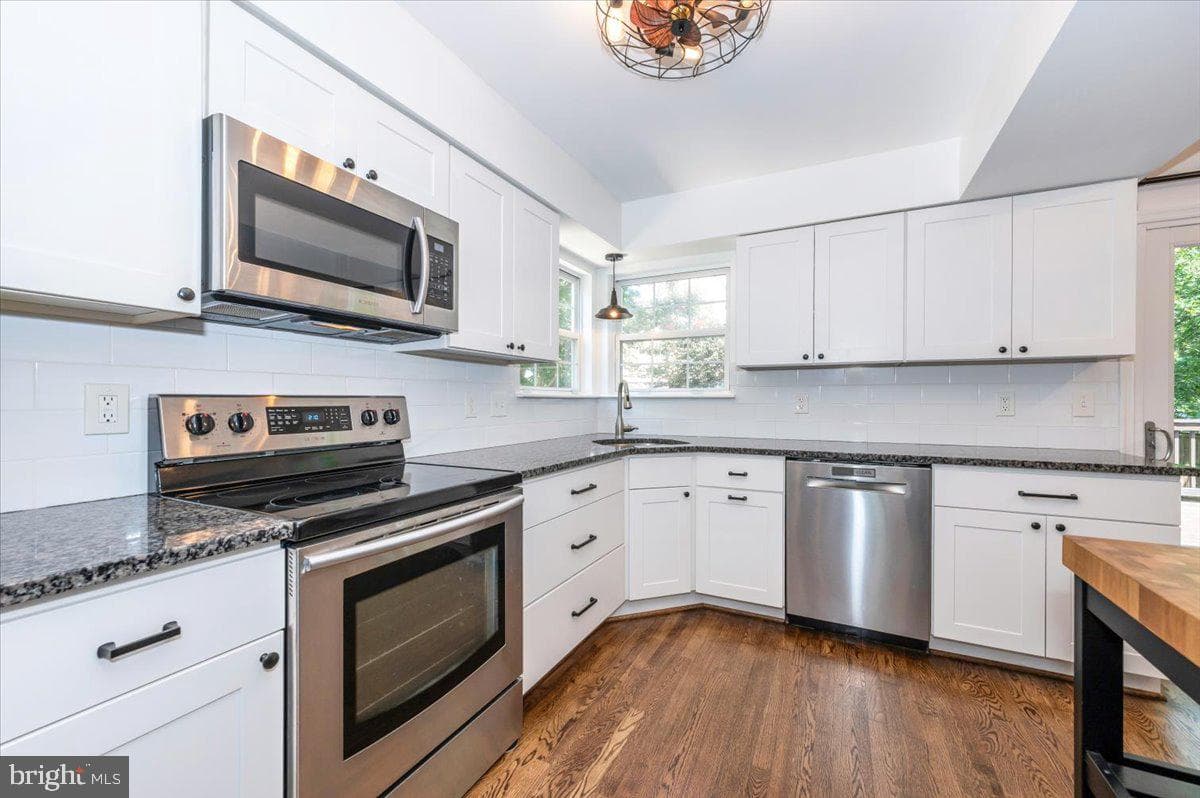 6301 White Cedar Court photo 18