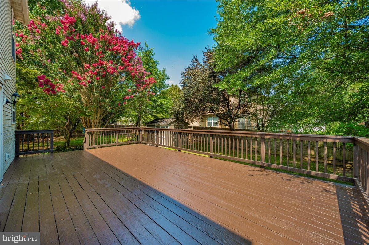 6301 White Cedar Court photo 2