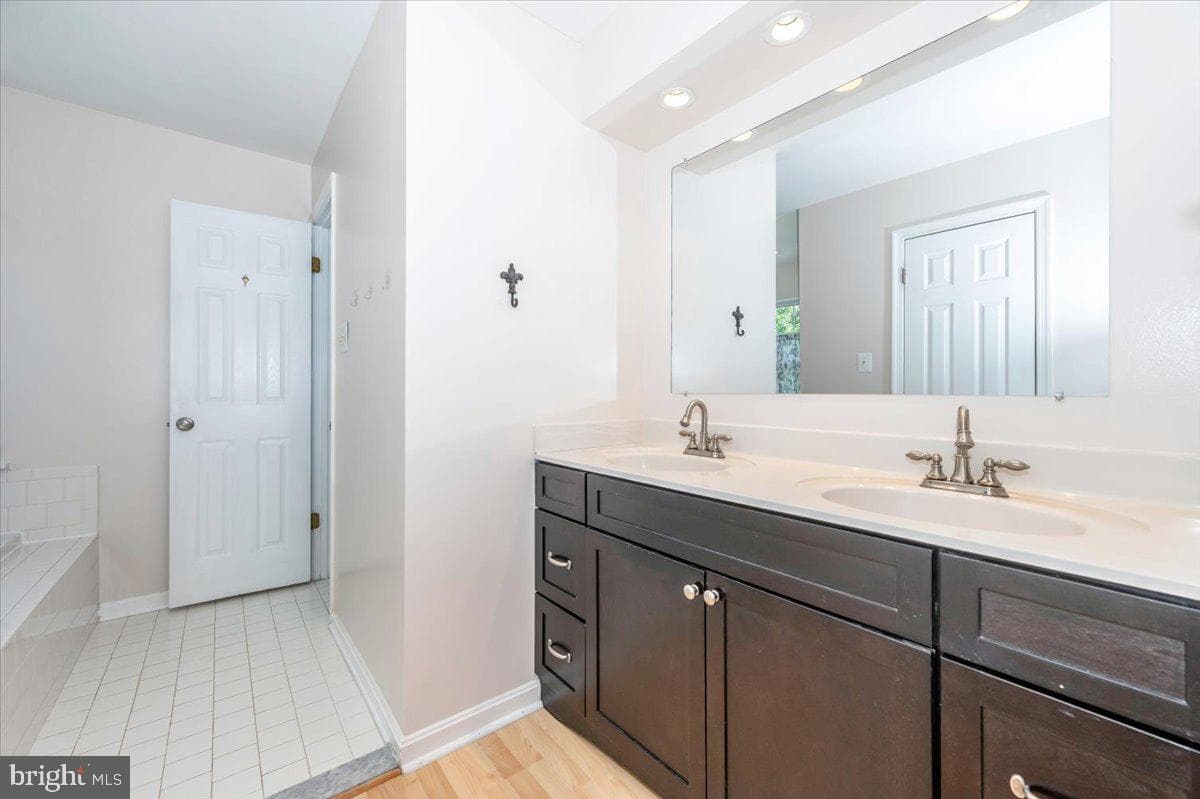 6301 White Cedar Court photo 28