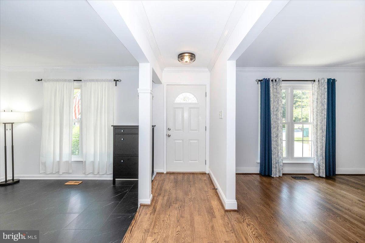 6301 White Cedar Court photo 7
