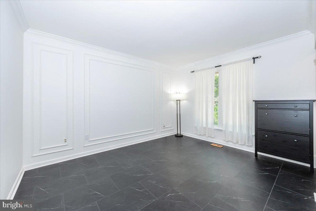 6301 White Cedar Court photo 8
