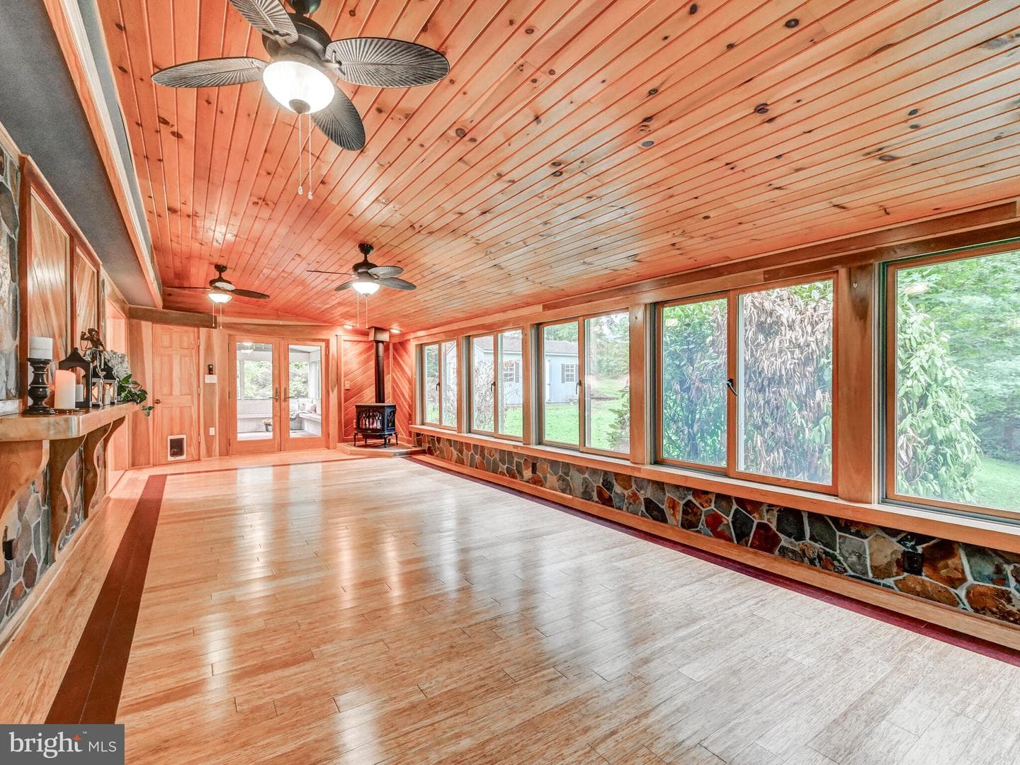 1303 Hillcrest Drive photo 15