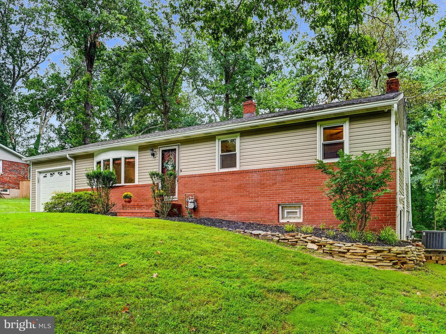 1303 Hillcrest Drive photo 2