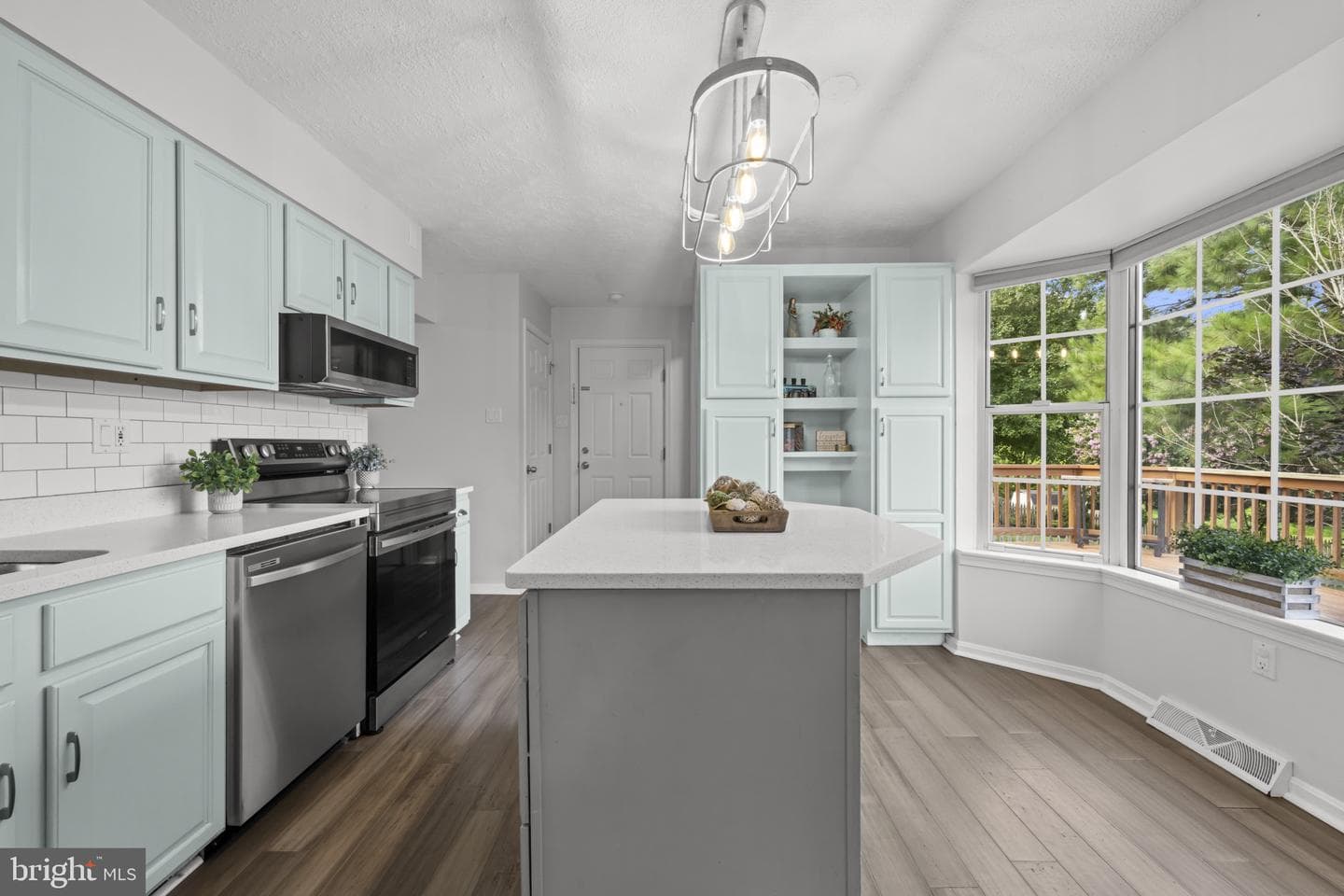 6822 Littlewood Court photo 8