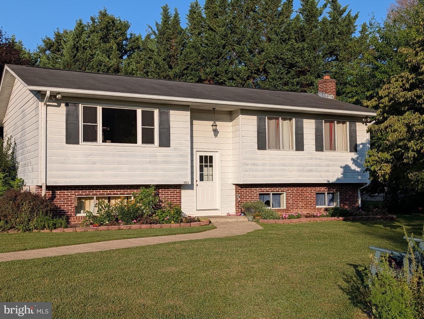 1103 Holliday Lane