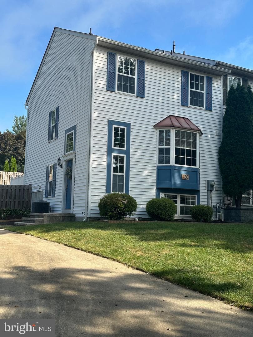 708 Spotters Court photo 2