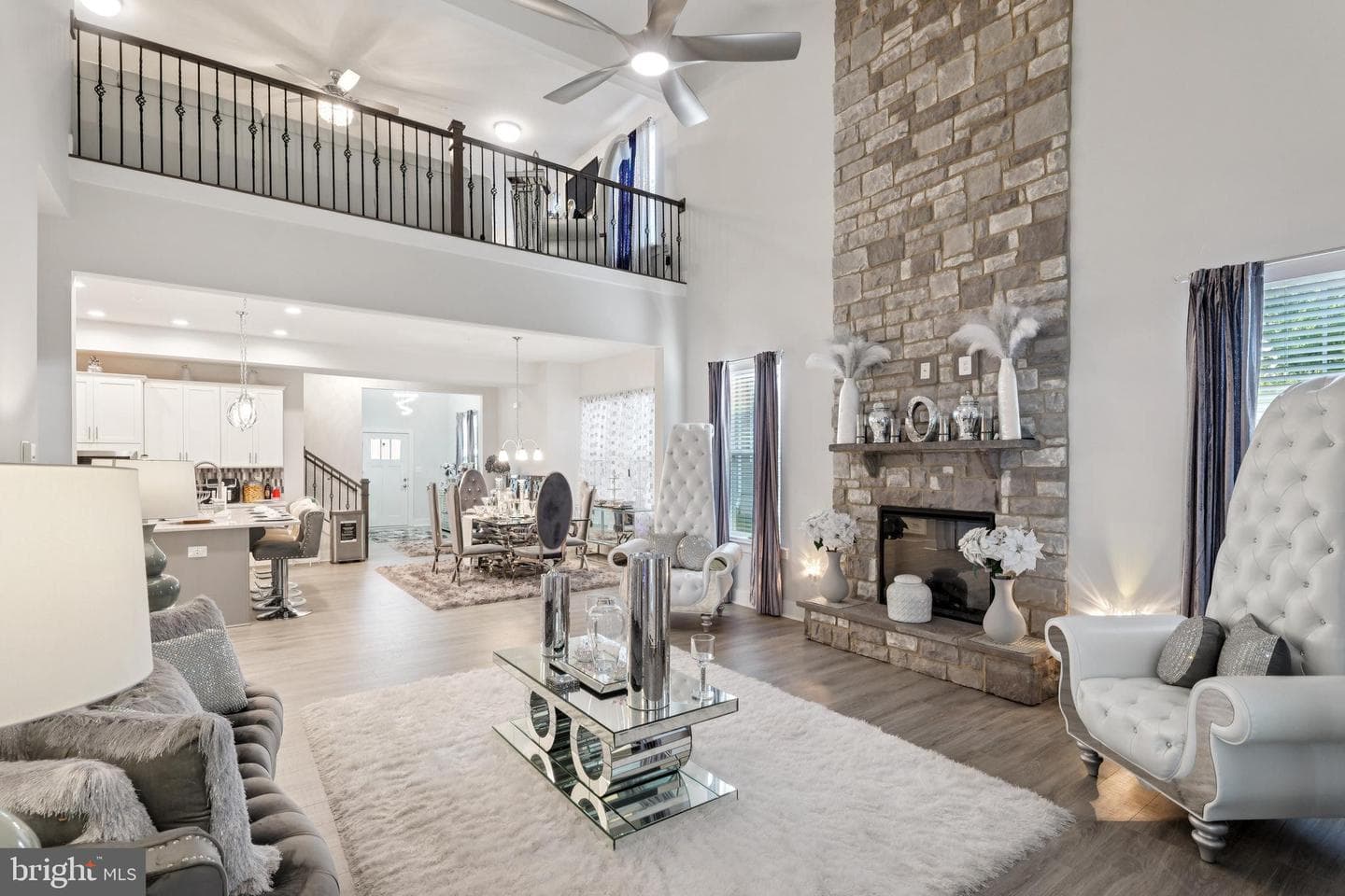 2822 Town View Circle photo 4
